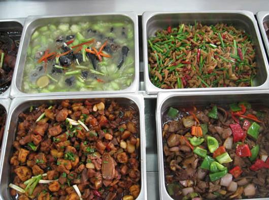 从蓝天到餐桌 解读部队伙食标准与飞行员餐饮管理的独特魅力